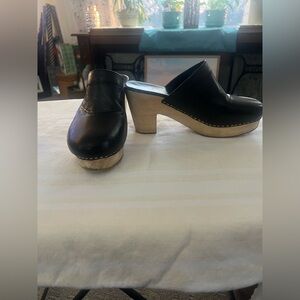 FREE PEOPLE. Black Leather platform Clogs with Wooden Heel
